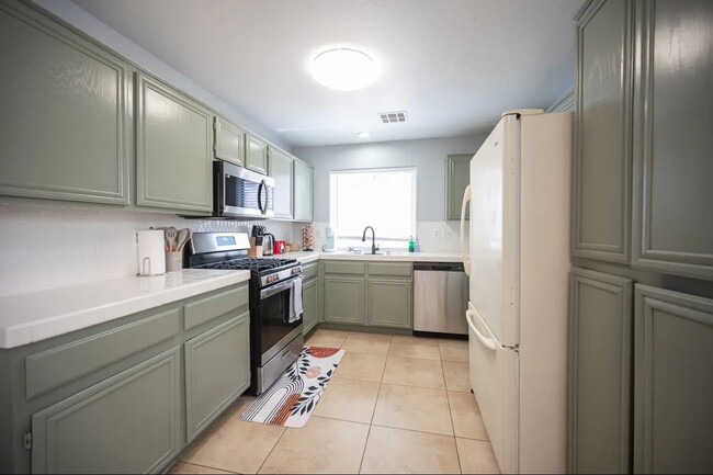 Foto del edificio - 8322 Montgomery St