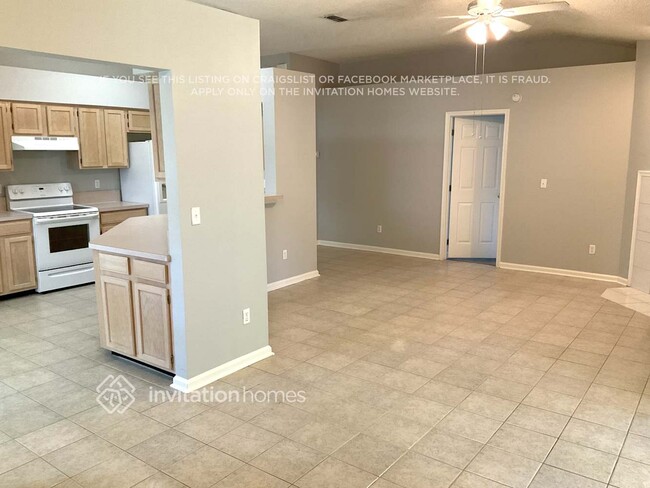 Foto del edificio - 7811 Enderby Ave E
