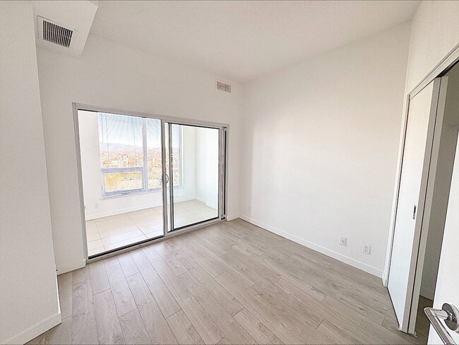 Photo du bâtiment - Centre West - 1603