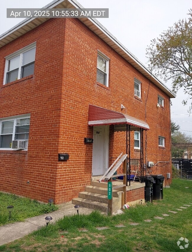 Building Photo - 902 7th St