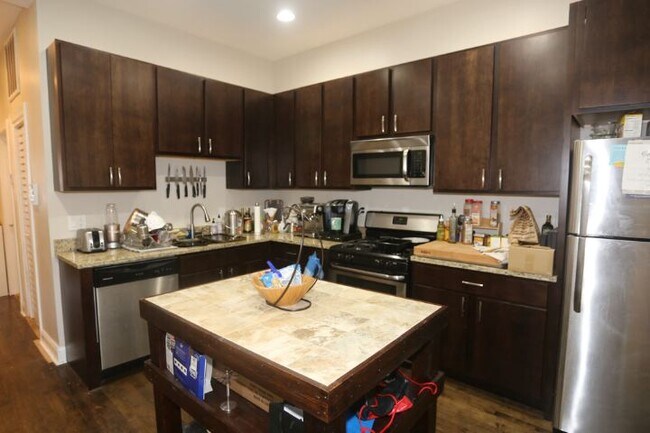 Foto del edificio - 4849 N Seeley Ave