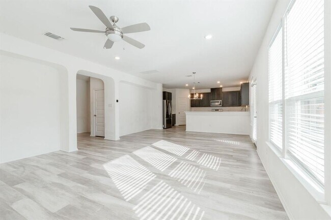 Building Photo - 2017 Alexander Oaks Dr