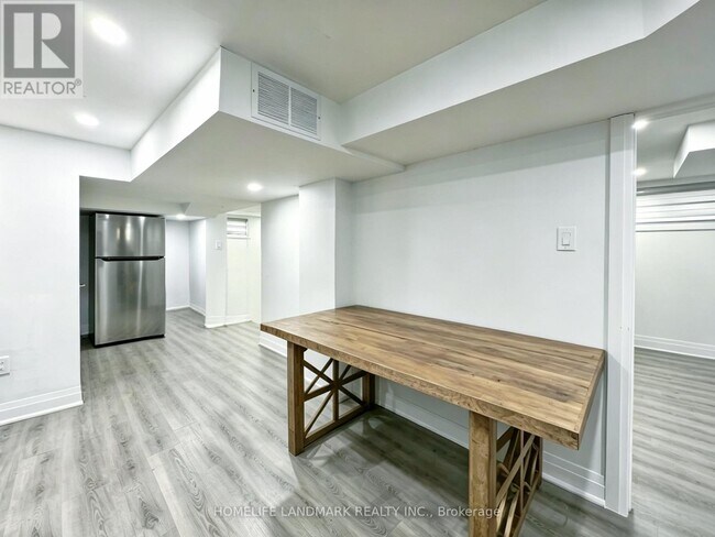 Building Photo - 181 Maple Ave