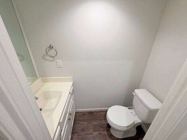 Building Photo - 3 Bedroom | 2.5 Bath | 1-Car Garage in Gra...