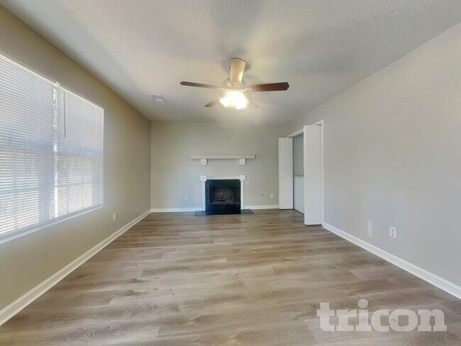 Foto del edificio - 5950 Crescent Ridge Ct