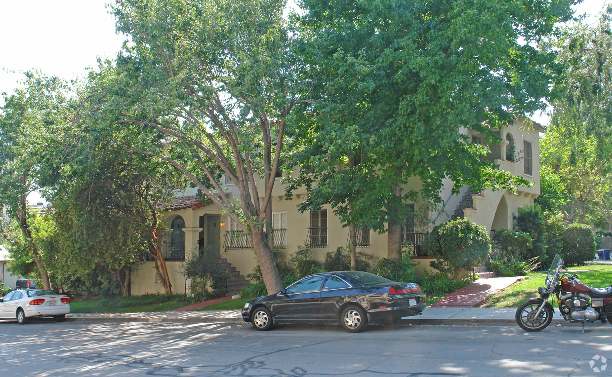 Primary Photo - 883 N West Knoll Dr