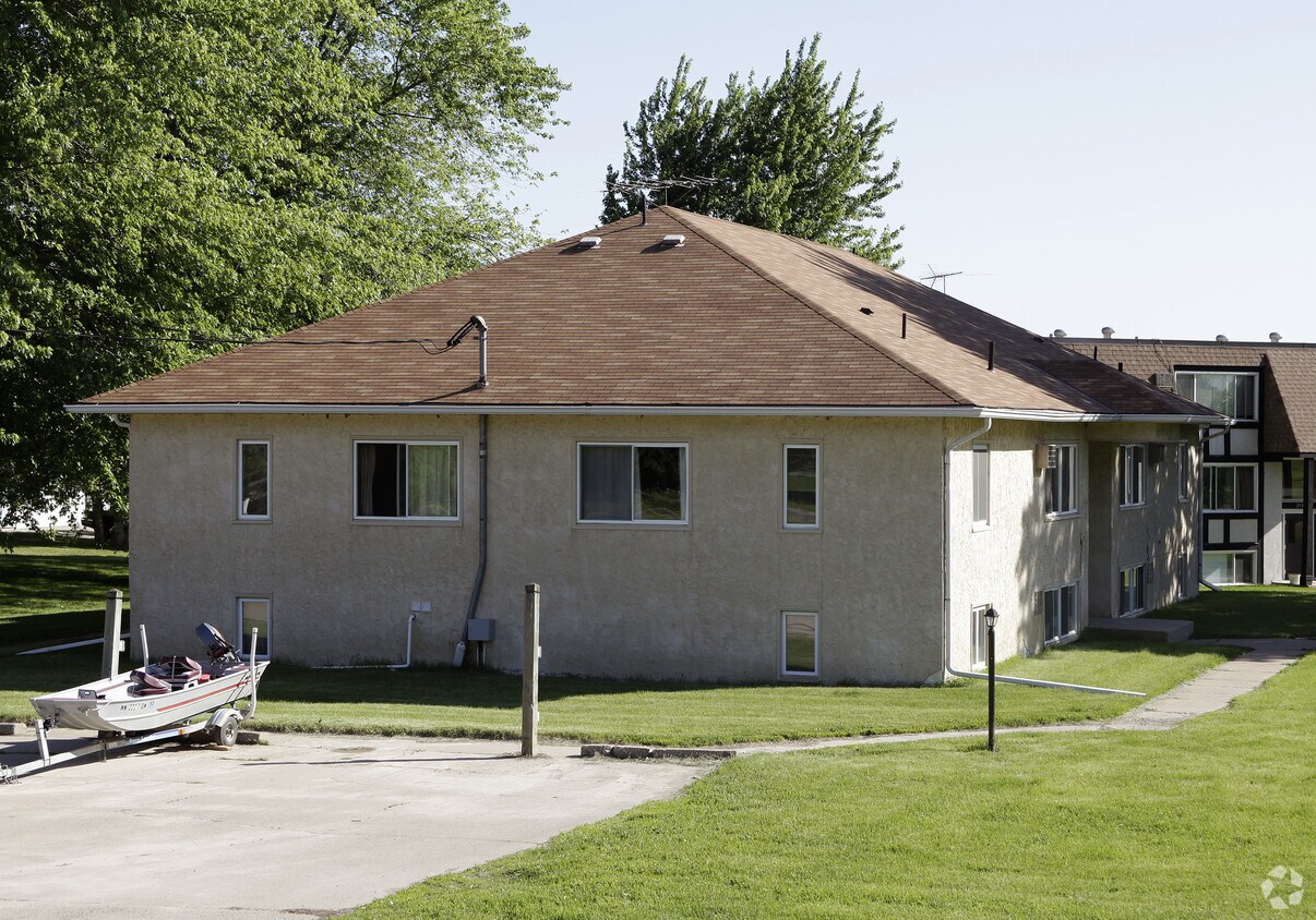 205 Newton Ave NE, Watertown, MN 55388 Apartments in Watertown, MN