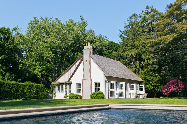 Building Photo - 15 Baiting Hollow Rd