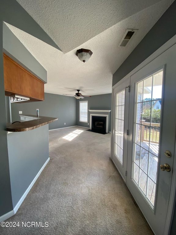 Building Photo - 1204 Huff Dr