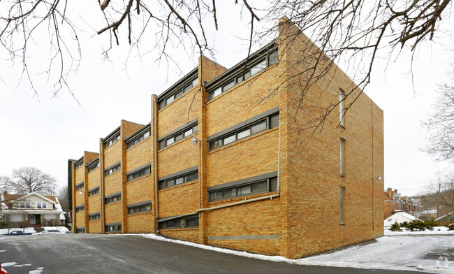 Foto lateral 2 - Treehouse Apartments