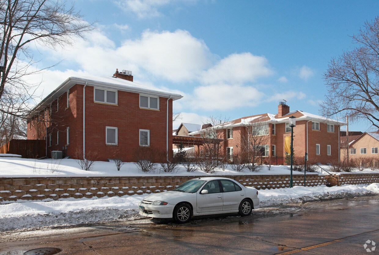 38013807 W Broadway Ave, Robbinsdale, MN 55422 Apartments in