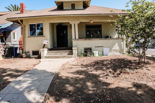 Building Photo - 5687 Hub St