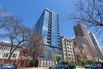 Building Photo - 450 W Belmont Ave