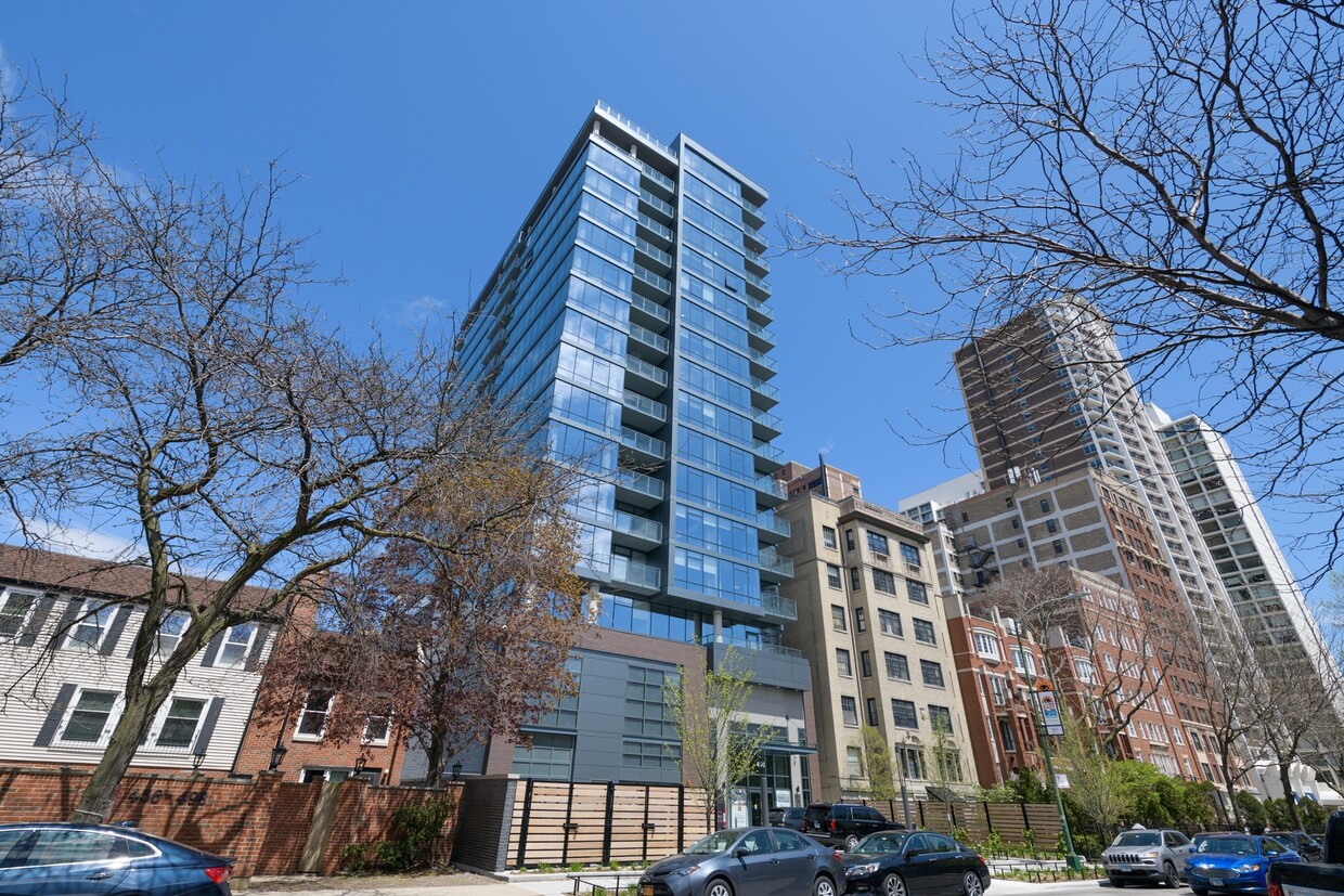 Primary Photo - 450 W Belmont Ave