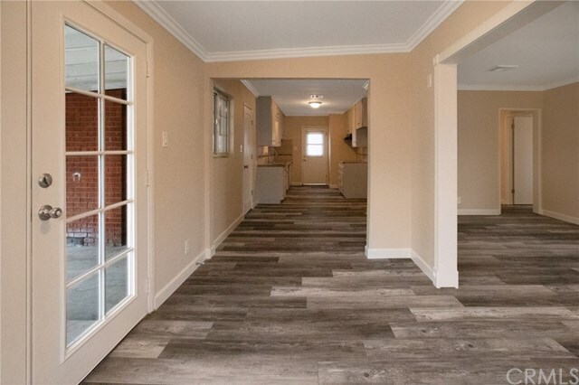 Building Photo - 636 E La Deney Dr