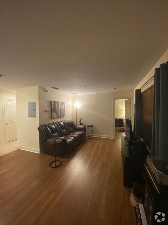Building Photo - 2892 Lincroft Ave