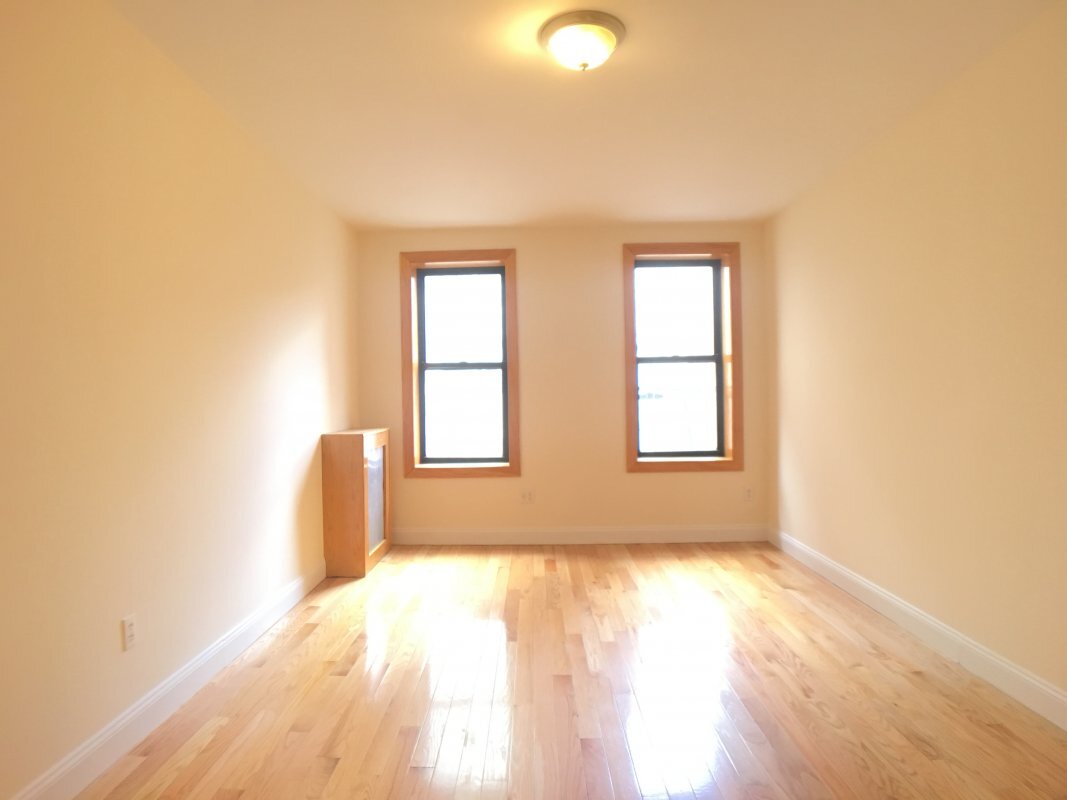 Primary Photo - 609 W 196th St