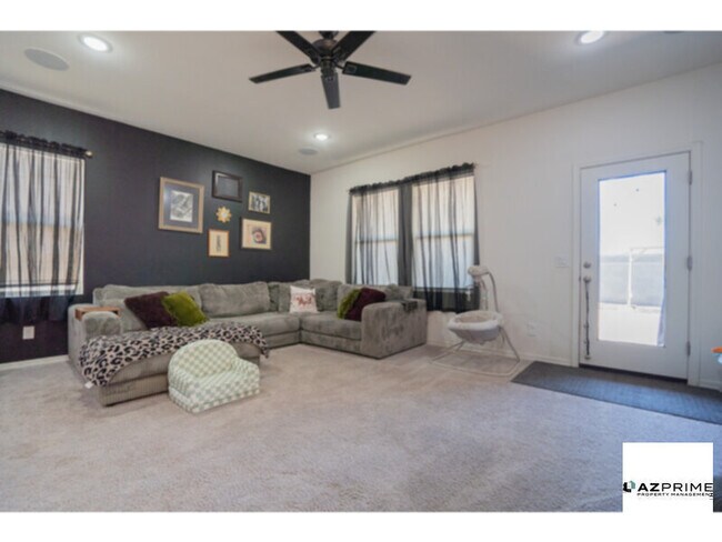 Building Photo - Modern 3/2 Maricopa House!