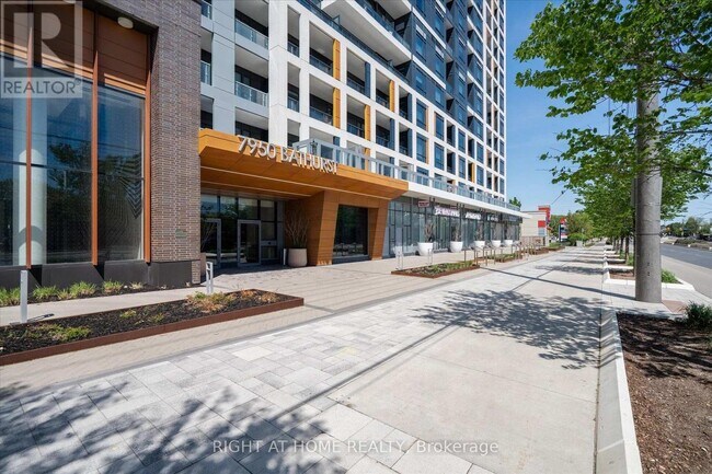 Photo du bâtiment - 7950 Bathurst St