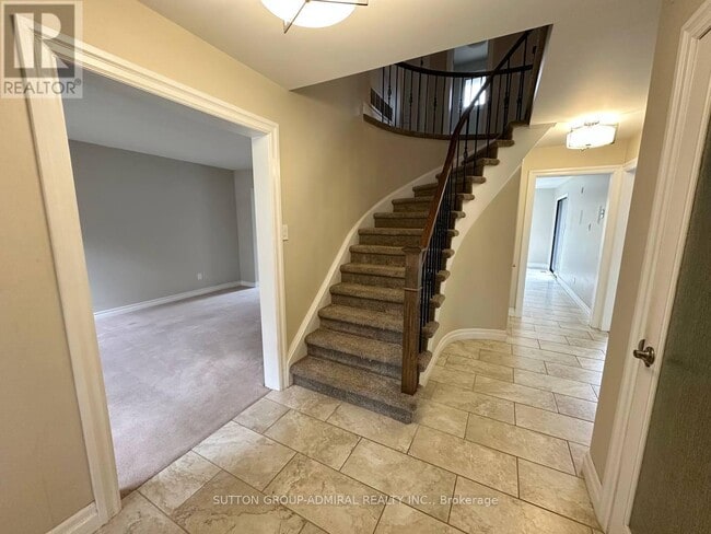 Building Photo - 102 Hazelwood Dr