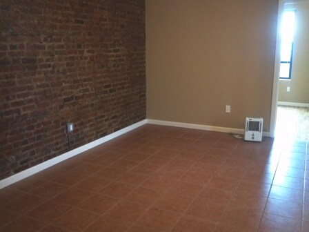 Building Photo - 320 E 94th St