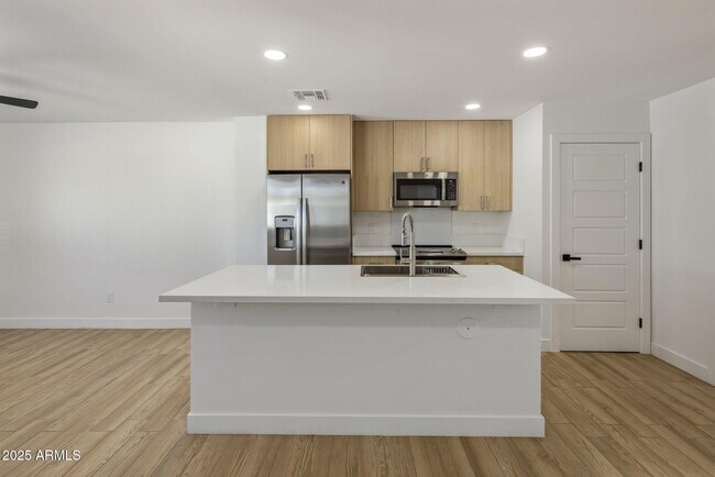 Foto del edificio - 220 N Drew St