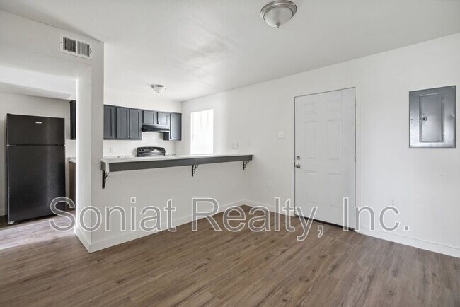 Foto del edificio - 7710B N Coronet Court
