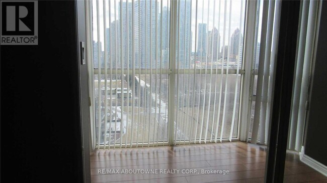 Photo du bâtiment - 285-1285 Enfield Pl