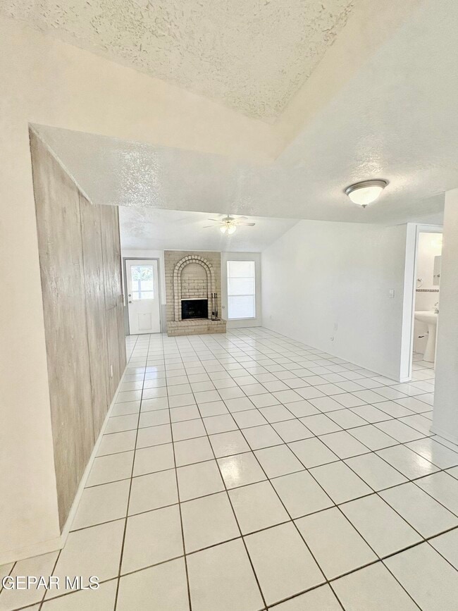 Foto del edificio - 3425 E Glen Dr