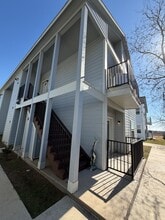 Building Photo - 430 Schmidt Rd