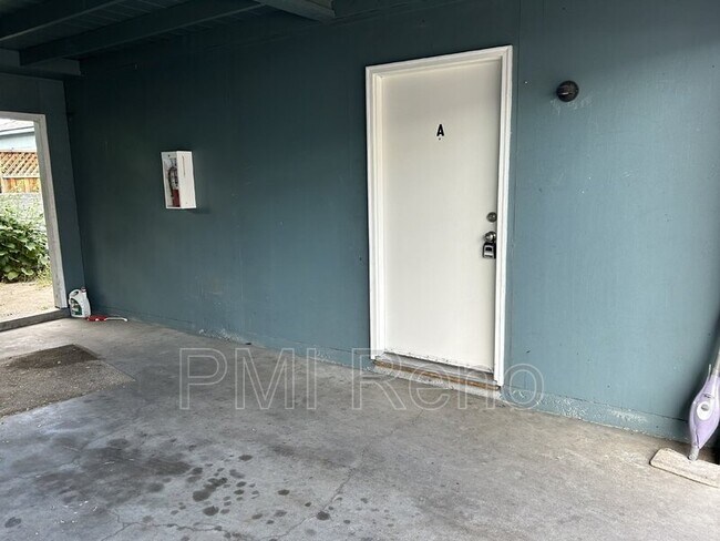 Building Photo - 1747 1/2 C St