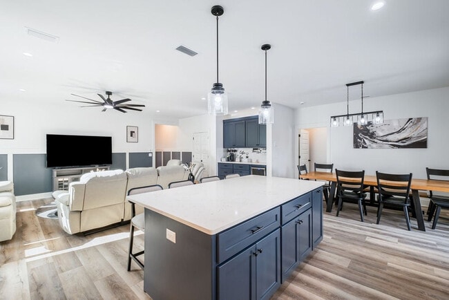 Building Photo - 238 Oleander Dr