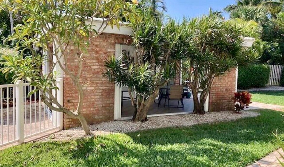 Primary Photo - 224 Hibiscus Ave