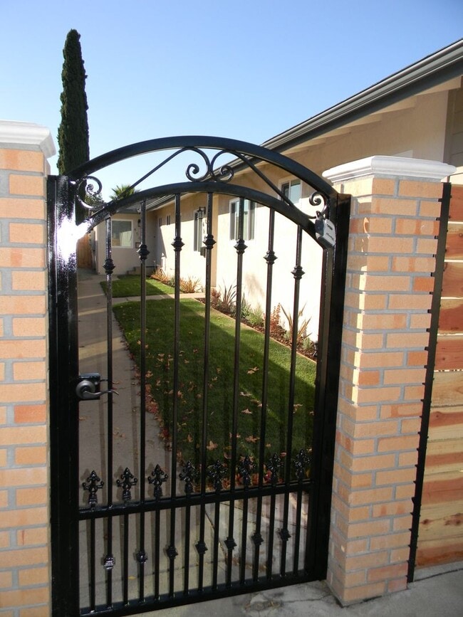 Foto del edificio - 454 N Cypress St