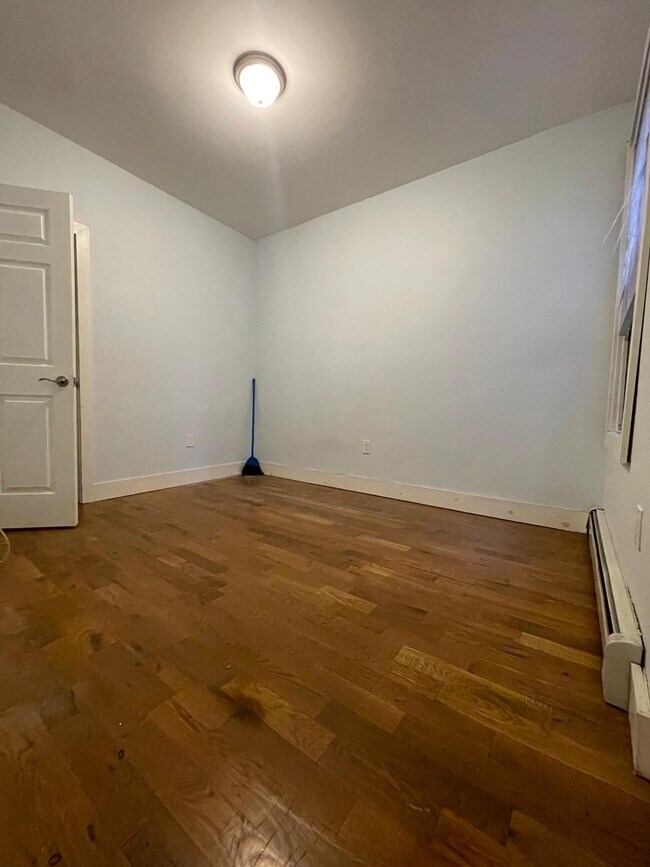 183 Garfield Ave 2R - 178 Garfield Ave
