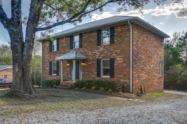 Building Photo - 1023 Chickasaw Trail
