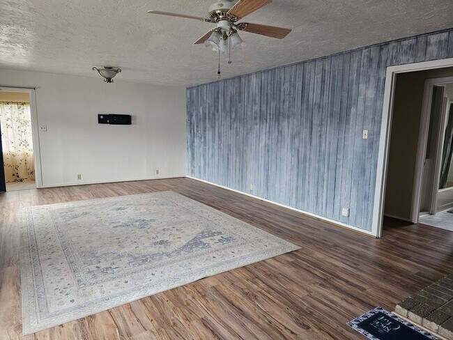 Foto del edificio - 1420 Gleason Rd