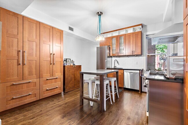 Foto del edificio - 1112 Hudson St