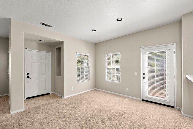 Foto del edificio - 1848 Sebastopol St