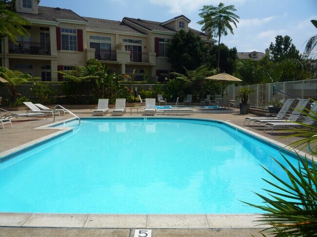 Foto del edificio - 2 Bedroom 2 Bathroom Condo in Carmel Mountain!