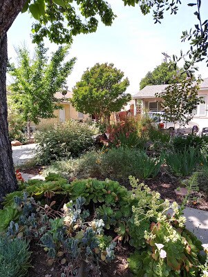 Foto principal - 6943 Balcom Ave