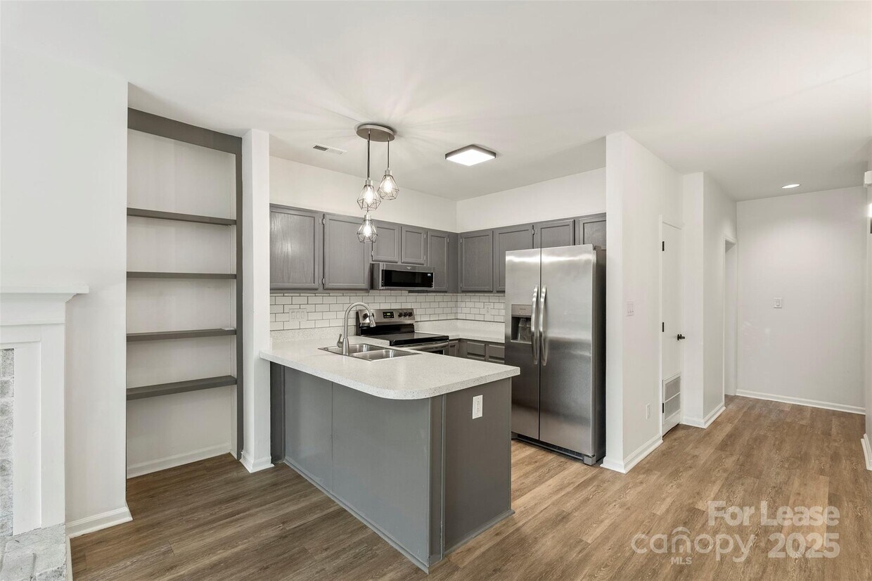 Foto principal - 3220 Selwyn Farms Ln