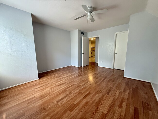 Building Photo - 5550 N. Braeswood Blvd