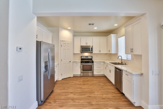 Foto del edificio - 2693 Niddrie Ave