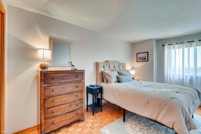 Foto del edificio - 1 br, 1 bath Condo - Summit House Minneapolis