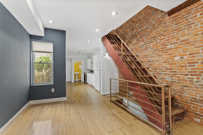 Building Photo - 1302 N Dover St