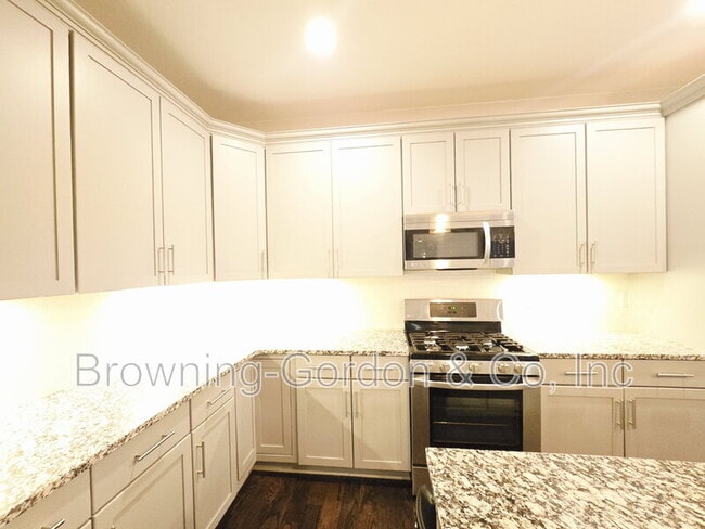 Building Photo - 6539 Thunderbird Dr