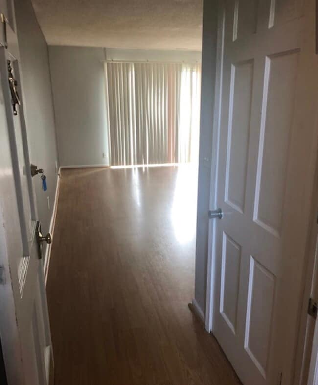 Building Photo - 4732 Belleview Ave