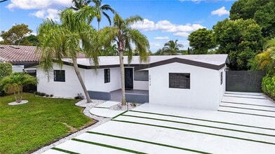 Building Photo - 2413 Gulfstream Ln