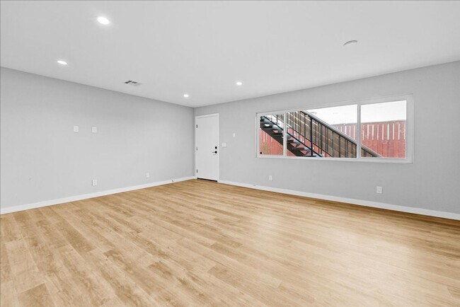 Building Photo - Beautiful Hollywood Apartment!